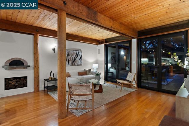 39 El Toyonal, Orinda CA: https://media.crmls.org/mediaz/1b36c74a-b60a-4f48-a0a8-87bf7ca5d253.jpg