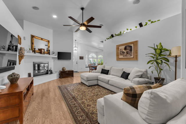 Image 35 of 64 For 52680 Avenida Martinez
