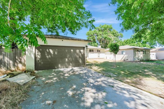 2105 Geneva Drive, Modesto CA: https://media.crmls.org/mediaz/1b373ff5-c4d9-4837-8e4f-1b67e74e5ece.jpg