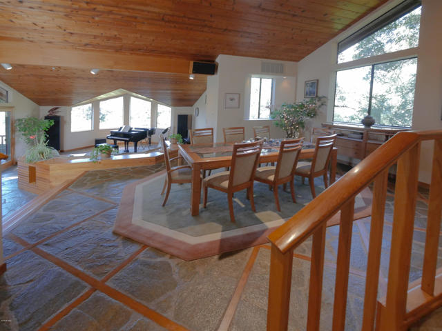 2442 Valley Meadow Drive, Oak View CA: https://media.crmls.org/mediaz/1b376e72-0afe-45fe-a813-8708fa11392e.jpg