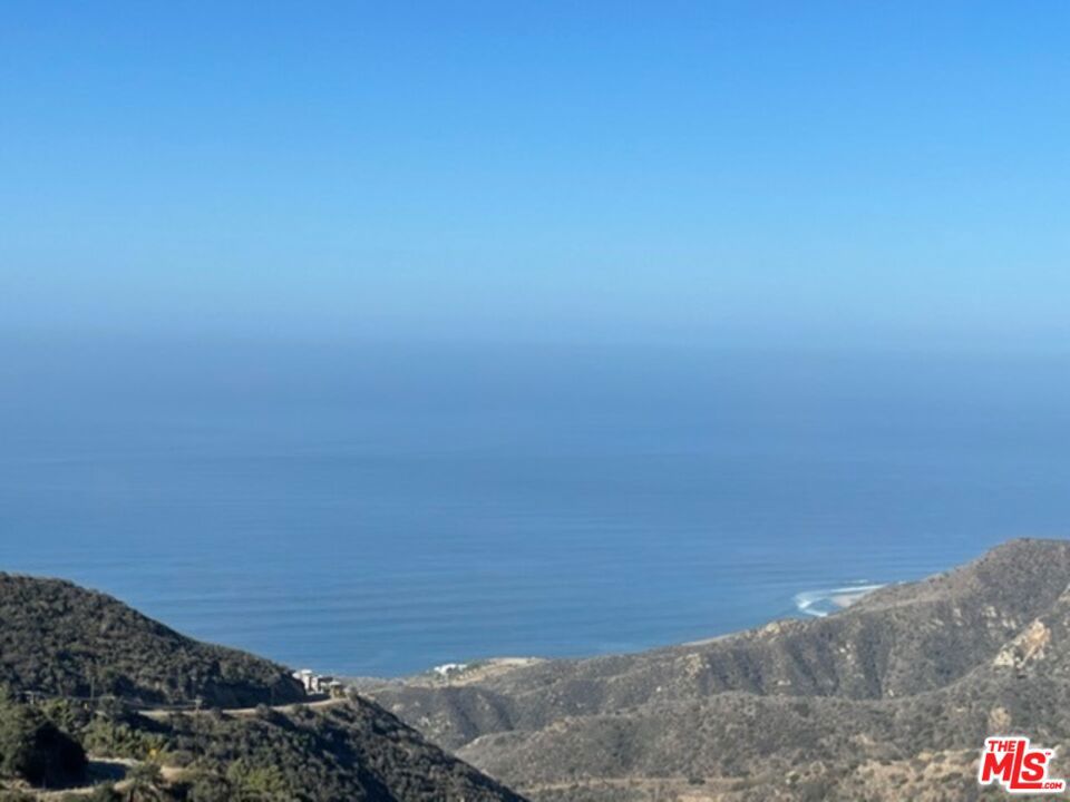 https://media.crmls.org/mediaz/1b37713d-9a12-47c2-b64b-9830a37e6e84.jpg?preset=X-Large
