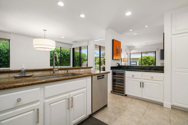 7 Dartmouth Drive, Rancho Mirage CA: https://media.crmls.org/mediaz/1b37827f-8a0d-4335-9320-48a7731e7055.jpg