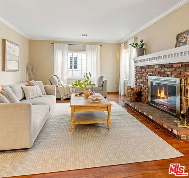 2338 Paloma Street, Pasadena CA: https://media.crmls.org/mediaz/1b37a40b-276a-4f5e-8fe8-abe92ac7a986.jpg