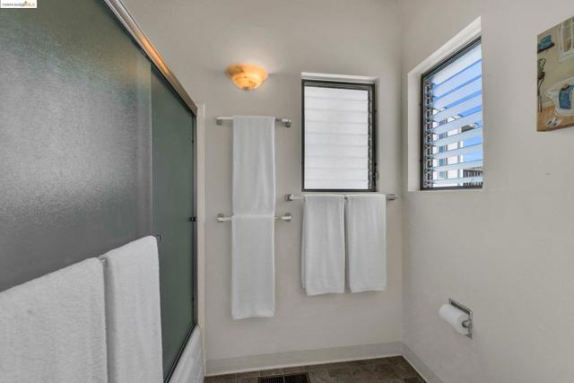 2001 Manzanita Dr, Oakland CA: https://media.crmls.org/mediaz/1b37bc66-2a12-435e-a868-aa2b702dae24.jpg