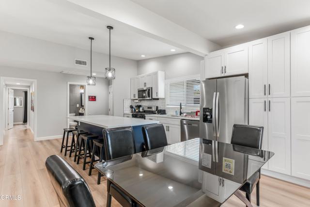7745 Geyser Avenue, Reseda CA: https://media.crmls.org/mediaz/1b3801f0-1eb2-432b-9091-df03206cf2d9.jpg