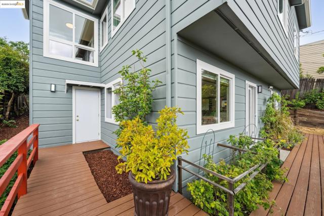 6951 Chambers Dr, Oakland CA: https://media.crmls.org/mediaz/1b38b901-c4a9-4543-a225-95f691b0a5e8.jpg