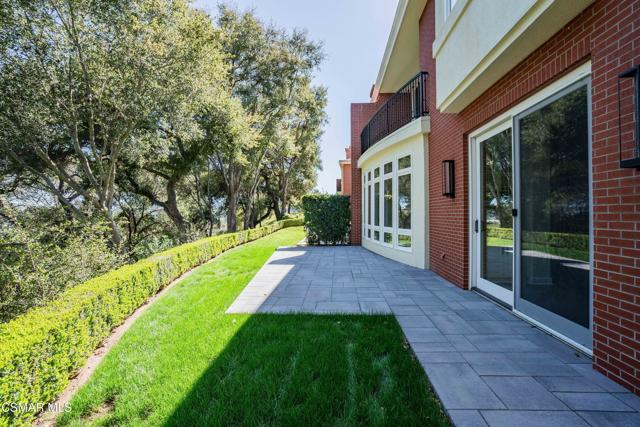 2306 Heatherbank Court, Thousand Oaks CA: https://media.crmls.org/mediaz/1b393b5b-a4be-439d-8164-205eb0a0f6be.jpg