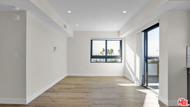 846 S Mariposa Avenue, Los Angeles CA: https://media.crmls.org/mediaz/1b394e74-64a6-4616-b300-083a6c39280a.jpg