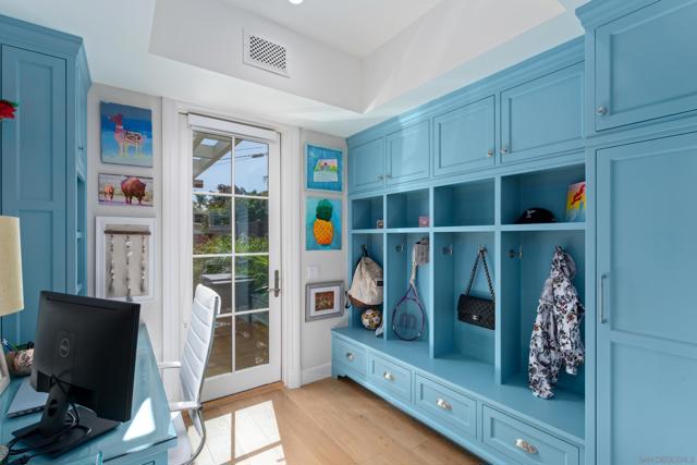 1040 Pine St, Coronado CA: https://media.crmls.org/mediaz/1b3990fd-3a43-4bf5-85b0-743ad971c462.jpg