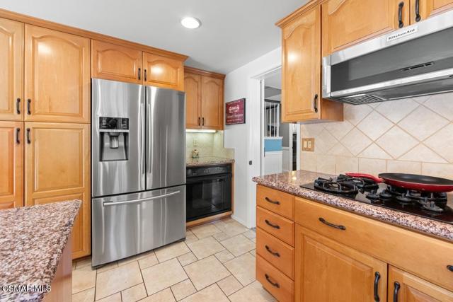 3085 Klamath Avenue, Simi Valley CA: https://media.crmls.org/mediaz/1b3a1514-471b-4581-a772-0c46a71ce8c7.jpg