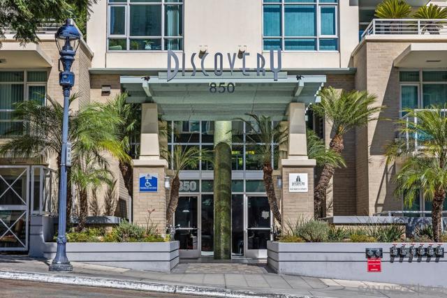 850 Beech St, San Diego CA: https://media.crmls.org/mediaz/1b3a1c8b-64b5-4cda-a788-b70eb51c3376.jpg