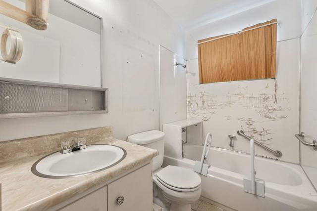 38280 Chuperosa Lane, Cathedral City CA: https://media.crmls.org/mediaz/1b3a4a52-8ef3-4b80-8c05-f0a42227aef2.jpg