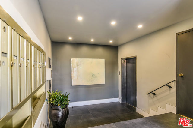 610 N Orlando Avenue, West Hollywood CA: https://media.crmls.org/mediaz/1b3a867a-9d75-4599-a832-fc387408491e.jpg