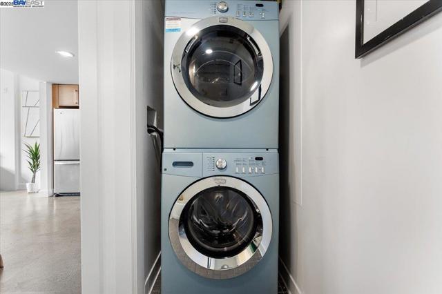 226 2nd St, Oakland CA: https://media.crmls.org/mediaz/1b3b2d7b-07c2-42d3-95d0-5aa8578c923b.jpg