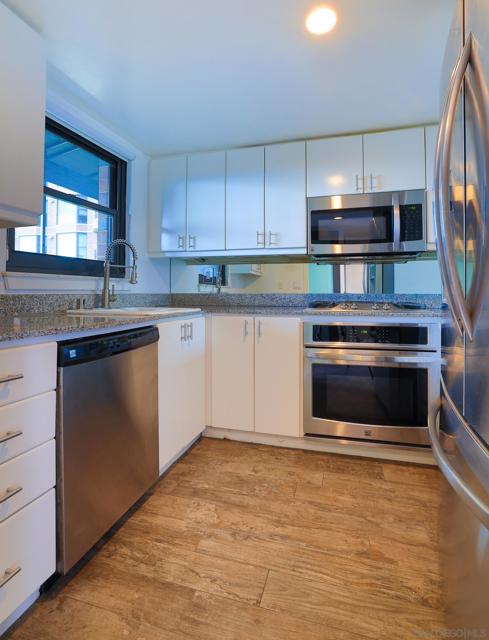 500 W Harbor Dr, San Diego CA: https://media.crmls.org/mediaz/1b3b774f-58d1-49c9-bc31-977be22fb264.jpg
