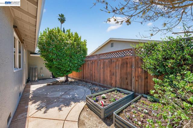 4127 Alvarado St, Pleasanton CA: https://media.crmls.org/mediaz/1b3b9f0e-2e43-4913-8792-90c6f9d06dc8.jpg