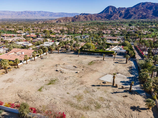 49425 Jfk Trail, Palm Desert CA: https://media.crmls.org/mediaz/1b3c9da3-bd03-4090-b0ef-d93822cecf92.jpg