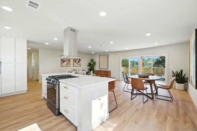 10183 Madrid Way, Spring Valley CA: https://media.crmls.org/mediaz/1b3d1c9f-80dc-4bfb-8e17-15b55b721692.jpg