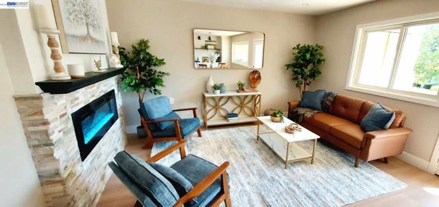 1732 Oakmont Drive, Walnut Creek CA: https://media.crmls.org/mediaz/1b3d2caf-4499-492c-a6a1-80bb97a26e6f.jpg