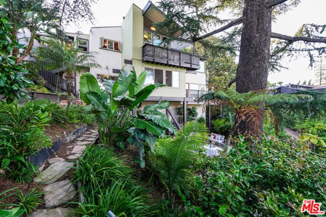 2020 Redcliff Street, Los Angeles CA: https://media.crmls.org/mediaz/1b3da7c7-470f-4887-887f-14b8231daef0.jpg