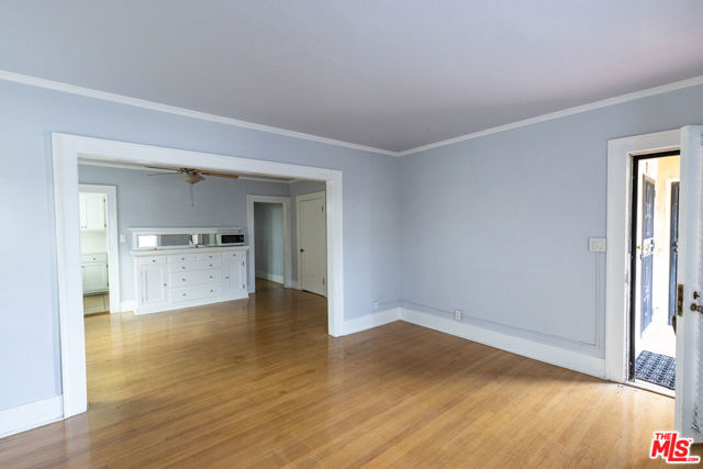 1206 3rd Avenue, Los Angeles CA: https://media.crmls.org/mediaz/1b3e4b4c-5558-4fcd-9fd6-7cf67e4b8179.jpg