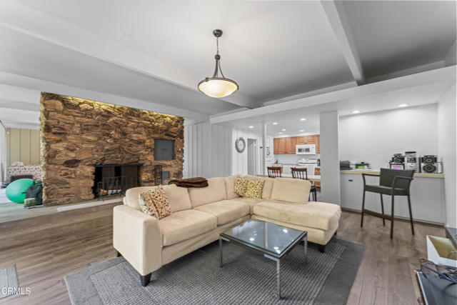 796 S Saticoy Avenue, Ventura CA: https://media.crmls.org/mediaz/1b3e5cdd-79d5-4f20-8717-f432d6e8329f.jpg