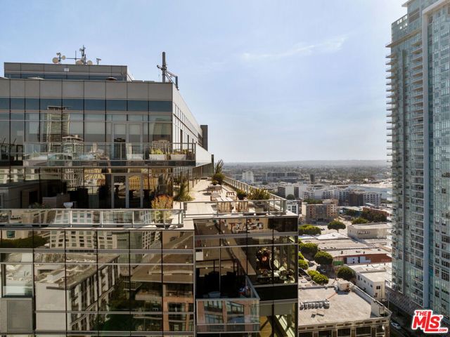 1155 S Grand Avenue, Los Angeles CA: https://media.crmls.org/mediaz/1b3e8c68-5e1d-44f1-88a2-bf75ee82f510.jpg
