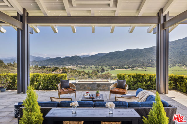 1697 W Potrero Road, Westlake Village CA: https://media.crmls.org/mediaz/1b3ede3a-ad5d-4c00-a502-4a170caface6.jpg