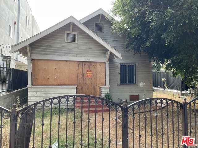3042 Royal Street, Los Angeles CA: https://media.crmls.org/mediaz/1b3eea32-4160-494b-9520-4d78892e2699.jpg