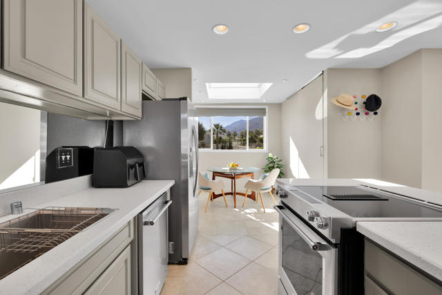 246 E Avenida Granada, Palm Springs, CA 92264