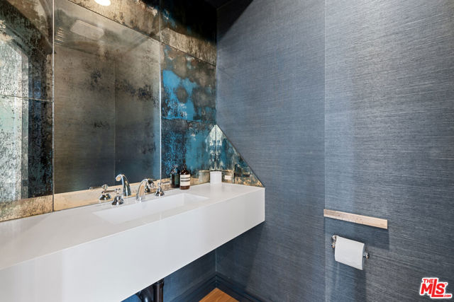 31656 Sea Level Drive, Malibu CA: https://media.crmls.org/mediaz/1b3f83bb-318c-4ef2-ae6b-104b051684c0.jpg