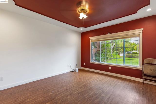 OFFICE / DEN ?