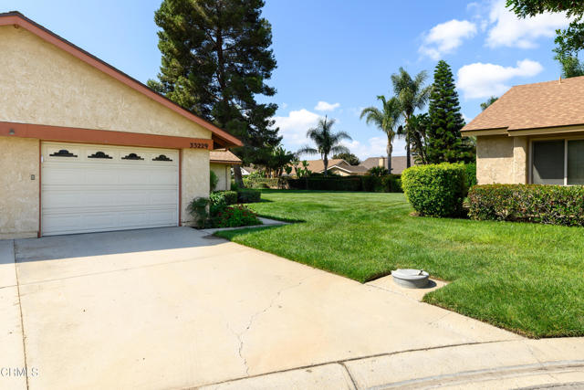 33229 Village 33, Camarillo CA: https://media.crmls.org/mediaz/1b406674-9495-44f3-9294-89925ce8f683.jpg