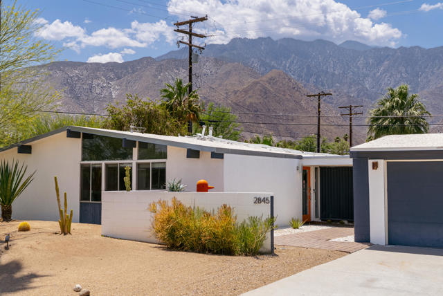 2845 E Wyman Drive, Palm Springs CA: https://media.crmls.org/mediaz/1b40f01f-f3de-4a60-83fd-3e93976d624b.jpg