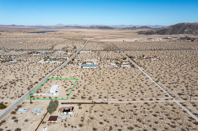 66050 Cottonwood Drive, Joshua Tree CA: https://media.crmls.org/mediaz/1b410638-f3fc-464d-976d-2050fc2f00a6.jpg