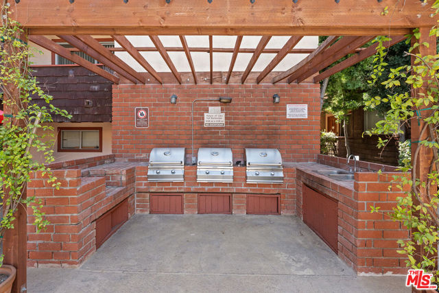 1 Bed Home for Sale in Los Angeles, California