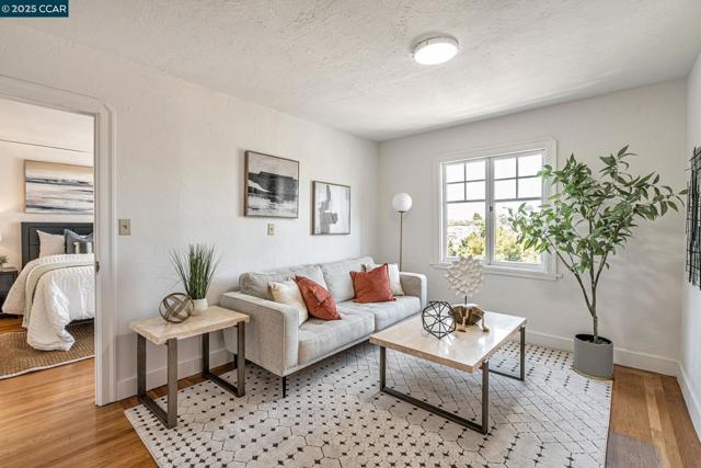 840 E 28th St., Oakland CA: https://media.crmls.org/mediaz/1b4198fb-4a0c-4ec3-9446-1054c56f0c08.jpg
