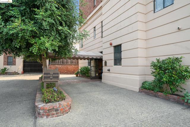 492 Staten Ave, Oakland, California 94610, 2 Bedrooms Bedrooms, ,2 BathroomsBathrooms,Condominium,For Sale,Staten Ave,41065554