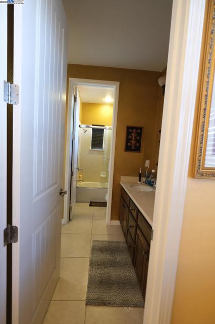 3252 Carpenter Way, San Ramon CA: https://media.crmls.org/mediaz/1b41f4a4-c2ba-44fc-91fb-25c945fa3809.jpg