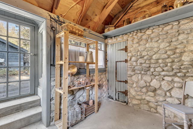 25585 Alderwood St Street, Idyllwild CA: https://media.crmls.org/mediaz/1b41fb1f-4209-45ef-9bbe-b577bd50c363.jpg