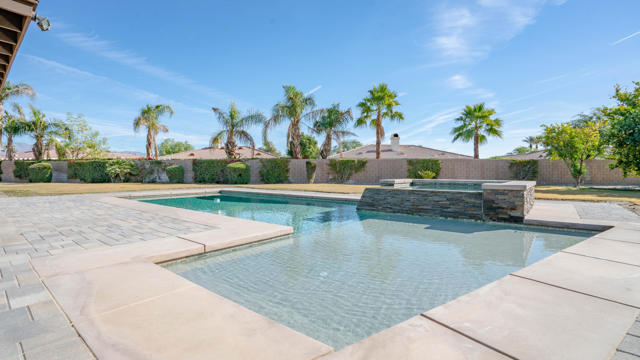 79925 Corte Calero, La Quinta CA: https://media.crmls.org/mediaz/1b428434-5036-4b39-8bc6-a2b36c8afe73.jpg