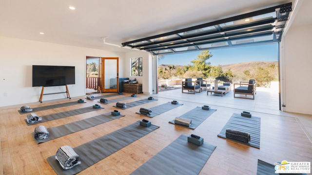 53655 Annie Oakley Road, Pioneertown CA: https://media.crmls.org/mediaz/1b428c56-9807-45c2-9adb-48ec3232d92b.jpg