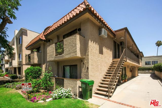 5418 Hermitage Avenue, Valley Village CA: https://media.crmls.org/mediaz/1b43972f-164a-4ae1-a28a-61f5f3f4637f.jpg