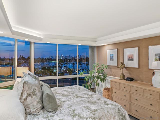 1750 Avenida Del Mundo, Coronado CA: https://media.crmls.org/mediaz/1b43a1f0-bb02-41e8-ab9d-251cc31e0573.jpg