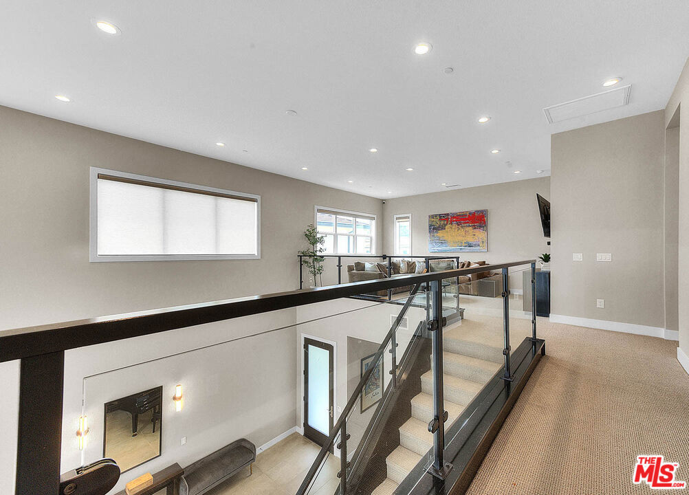 https://media.crmls.org/mediaz/1b43cf63-4234-49f4-a3aa-27222828fe18.jpg?preset=X-Large