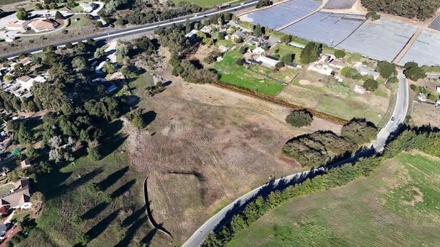 10706 Country Meadows Road, Salinas CA: https://media.crmls.org/mediaz/1b446678-225a-401c-95ae-dd68ce489232.jpg