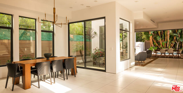 926 N Crescent Heights Boulevard, Los Angeles CA: https://media.crmls.org/mediaz/1b44fab2-55a2-460b-a4a7-bbdc002bfe00.jpg