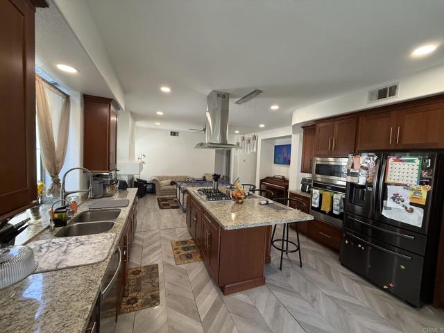 43075 Corte Fresca, Temecula CA: https://media.crmls.org/mediaz/1b450f2f-df44-4537-94cf-65753e497006.jpg
