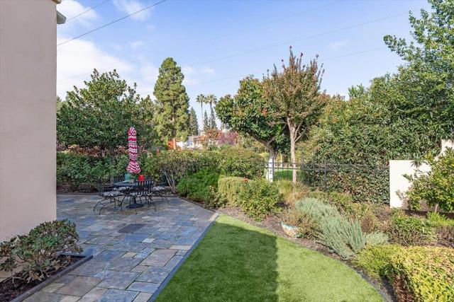 1190 Maria Privada, Mountain View CA: https://media.crmls.org/mediaz/1b456447-94a0-4a0a-89bc-15dd1af8f0fd.jpg