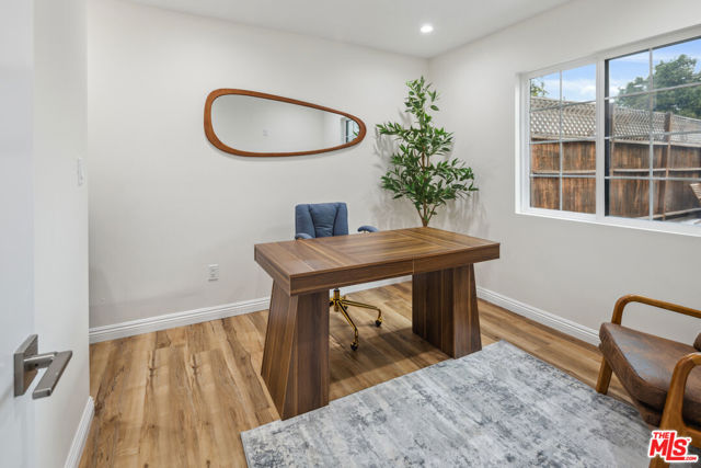 3976 Mclaughlin Avenue, Los Angeles CA: https://media.crmls.org/mediaz/1b45be12-e4ee-43b9-8d84-6f101c61e82d.jpg
